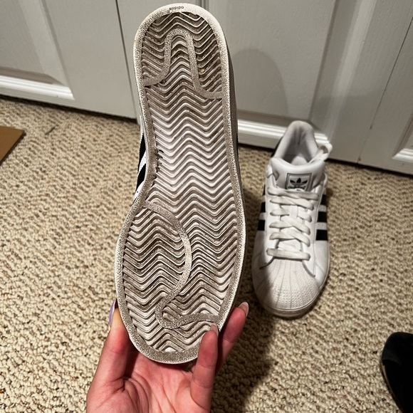 Adidas Superstar shoes. Ladies 9. Good condition a few scuffs - Picture 4 of 7